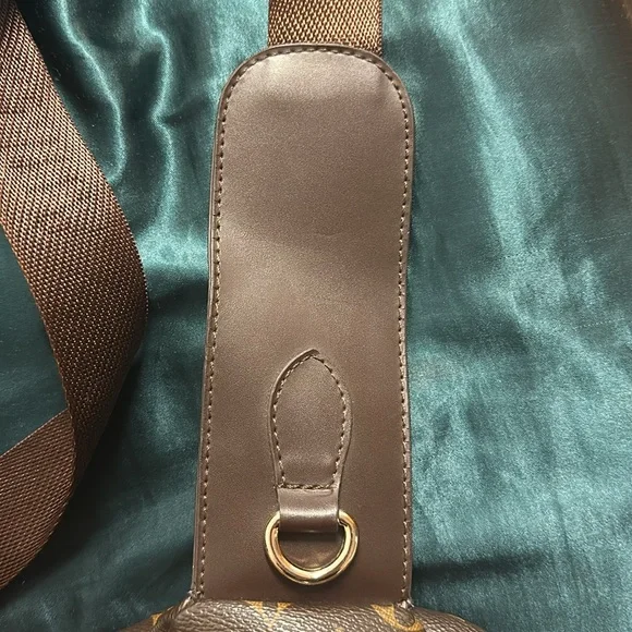 Louis Vuitton Brown Leather Avenue Slingbag NM